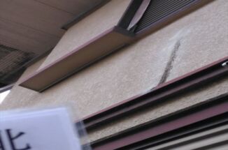 石岡市でモルタル外壁の調査。クラック補修跡が劣化?!