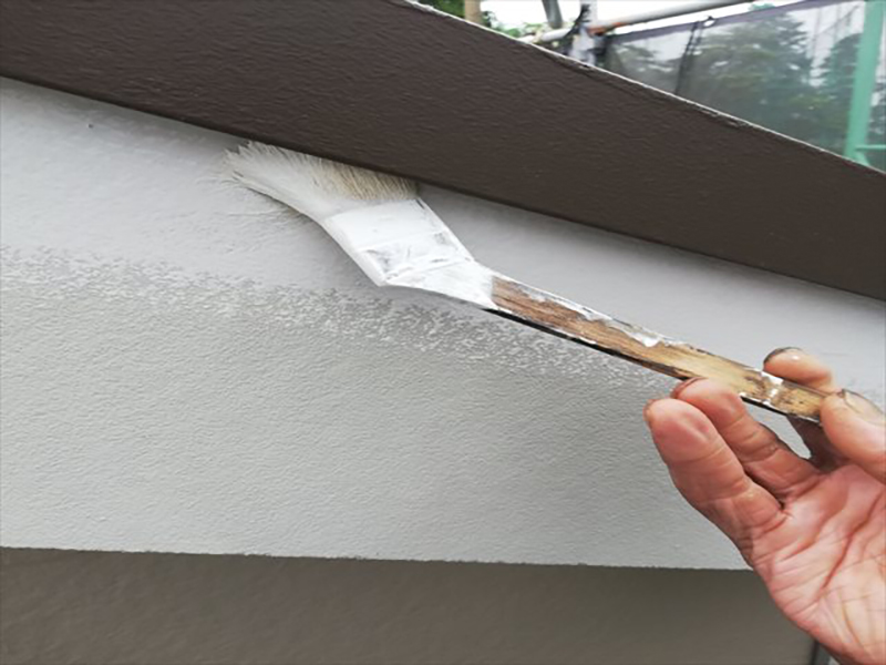 破風板も同じように塗装をしていきました。