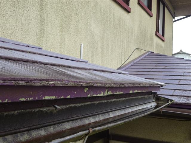 スレート屋根はそのうち雨漏りが起きてもおかしくない状態でした